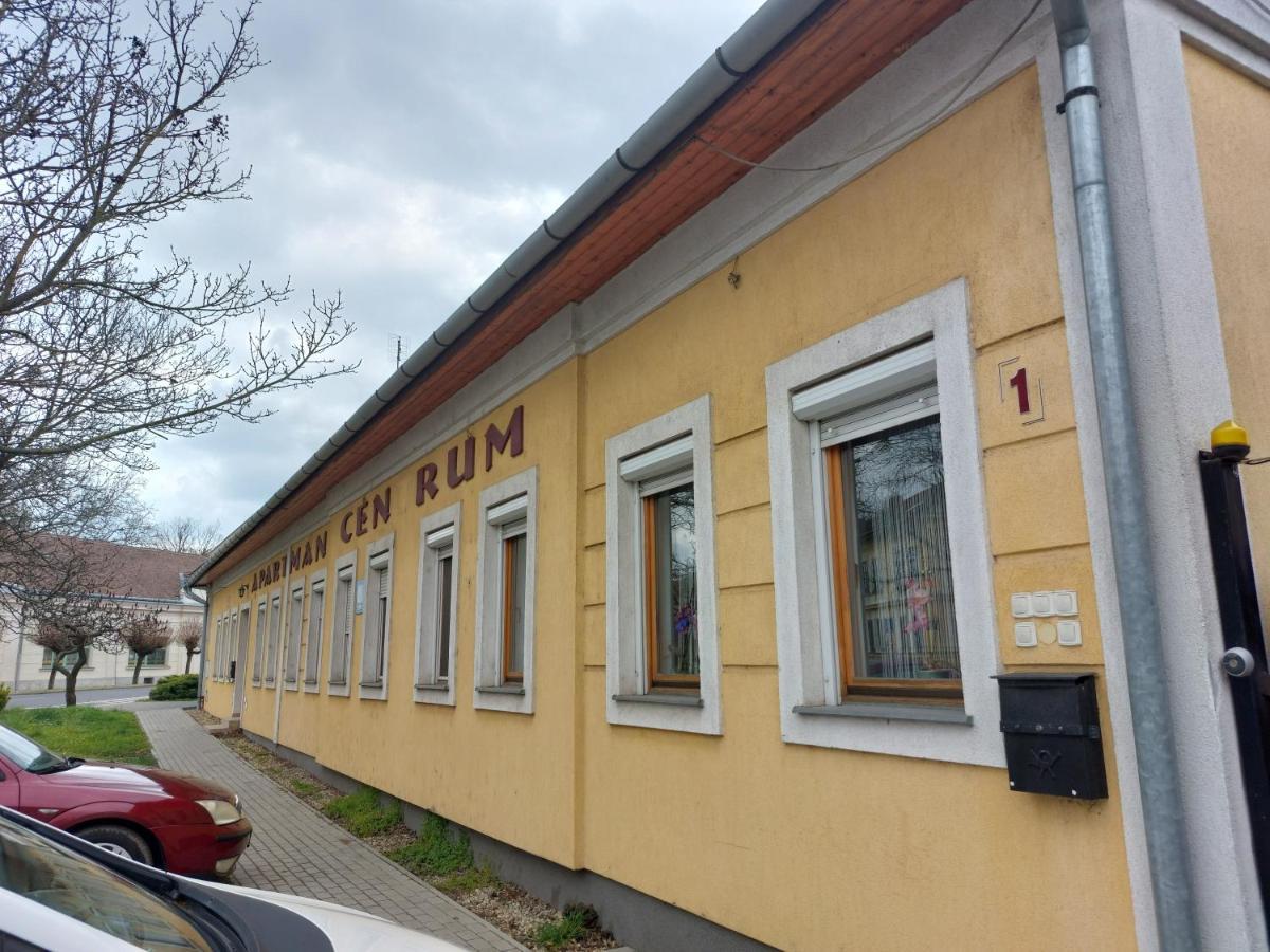 Apartmancentrum Gyula Exterior foto